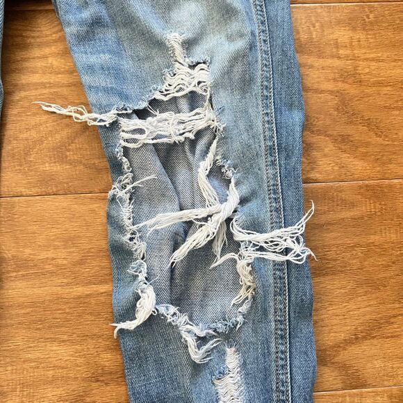 Hollister Jeans Women's Size 00R/23 Low Rise Boyfriend Distressed Light Wash - Picture 3 of 10